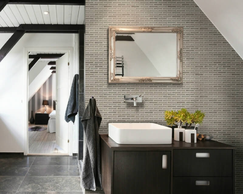 A Luxe Look in the Bathroom