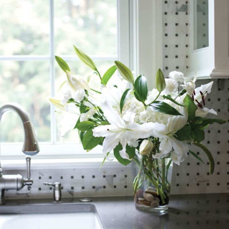 Classic Marble & Travertine Basketweave Backsplash Ideas