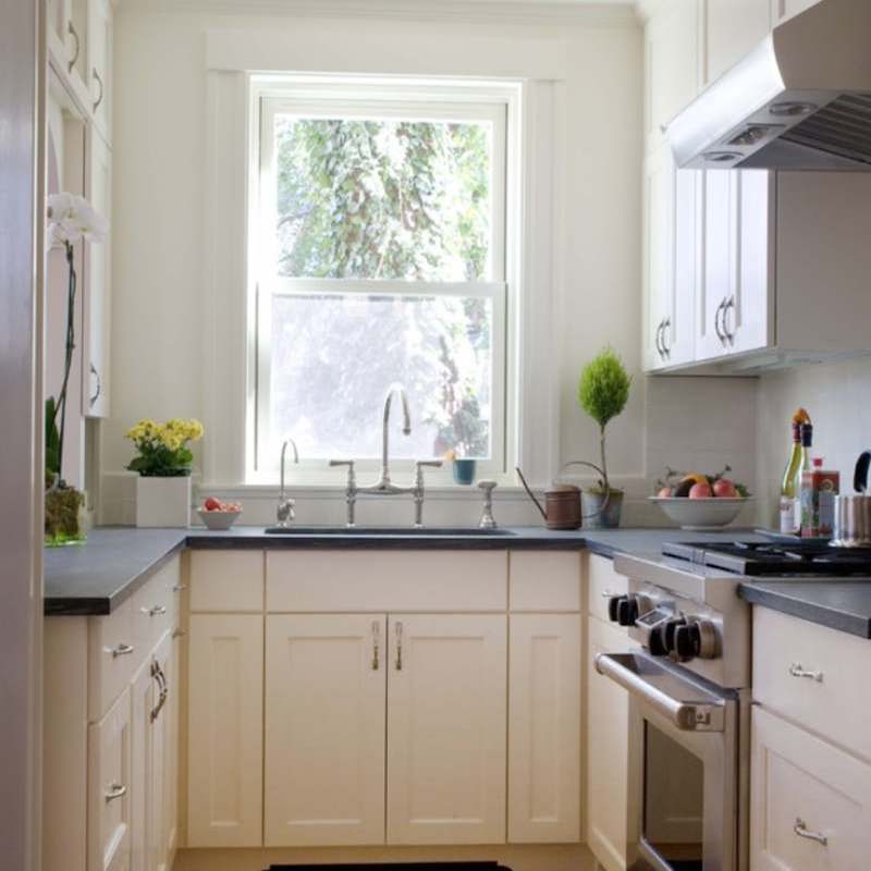 Granite Colors That Make Small Kitchens, What Color Cabinets Make A Small Kitchen Look Bigger