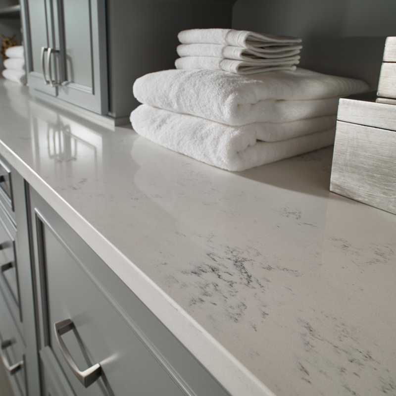 Cur White Quartz Countertops That Look, How To Clean White Carrara Marble Countertops