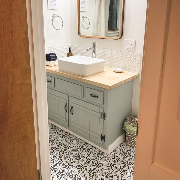 porcelain tiled bathroom