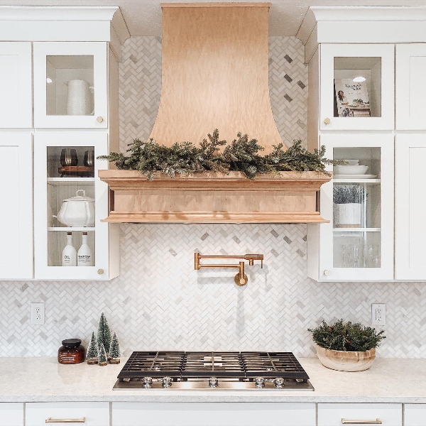 dreamy white kitchen backsplash