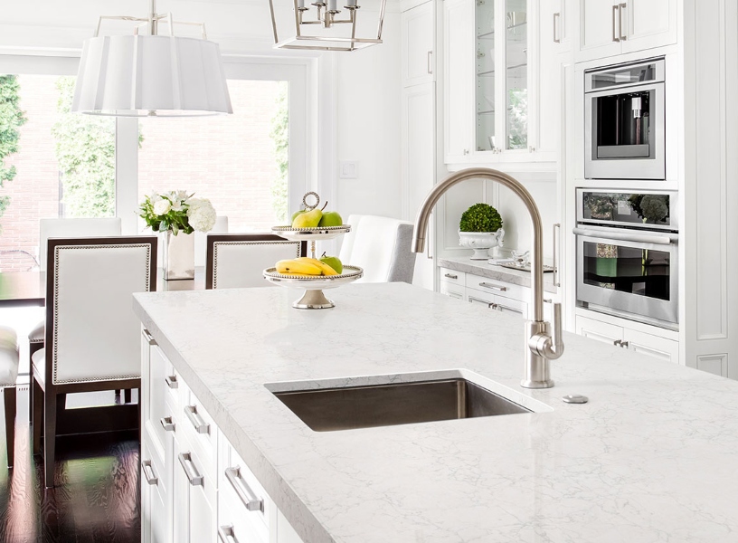 marble look quarts with delicate veining in white kitchen