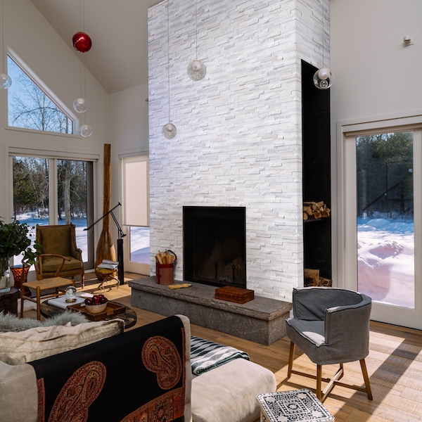 msi-arctic-white-multi-finish-ledger-panels-fireplace-in-white-stacked-stone