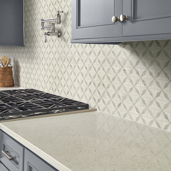 https://cdn.msisurfaces.com/images/blogs/posts/2021/12/msi-iced-white-quartz-countertops-with-starlight-marble-backsplash-tile.jpg