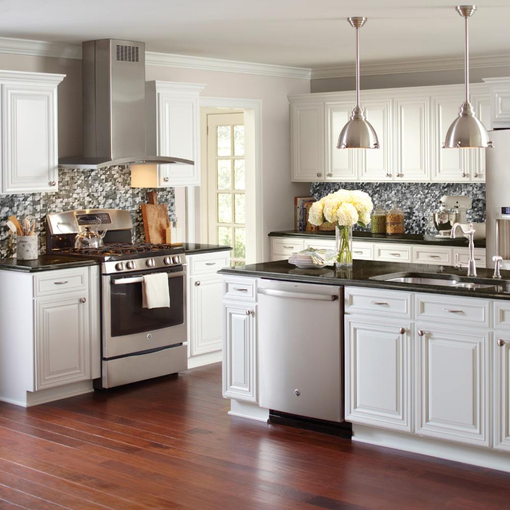 silver backsplash + stainless steel appliances  Kitchen backsplash  designs, Luxury kitchens, Beautiful kitchens