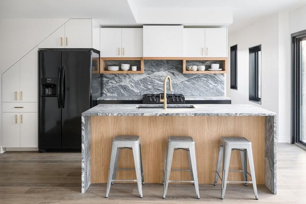 instagram-silver-cloud-granite-with-grey-veining-kitchen-counter-and-backsplash-march-2021-min