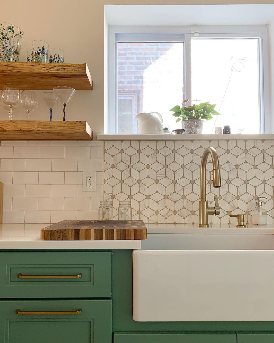 Match made in heaven: perfect countertop-backsplash pairings