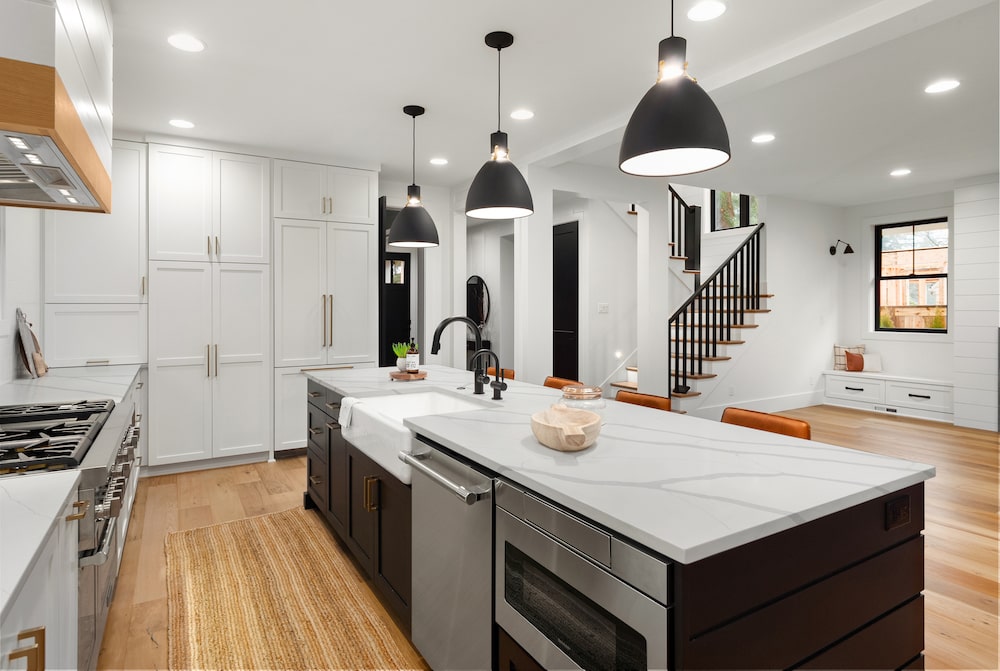 msi-calacatta-sierra-quartz-kitchen-counter-with-wooden-floors-min