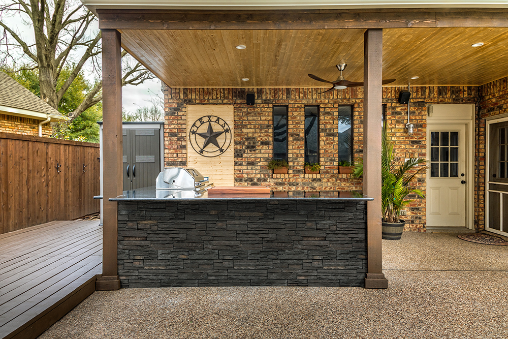 denali-anthracite-stacked-stone-on-outside-bar