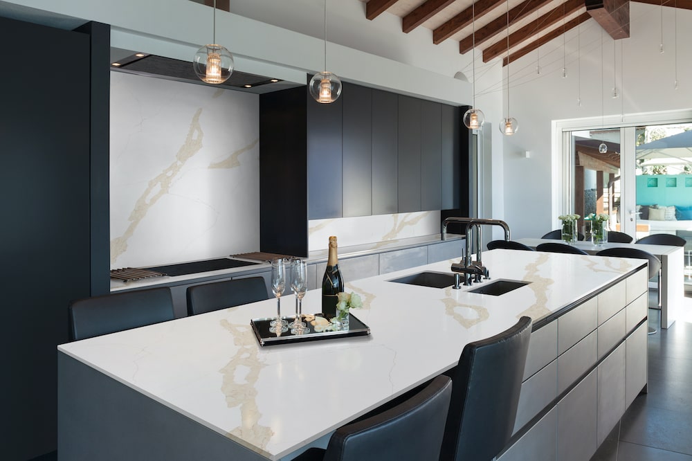 black quartz countertops white cabinets