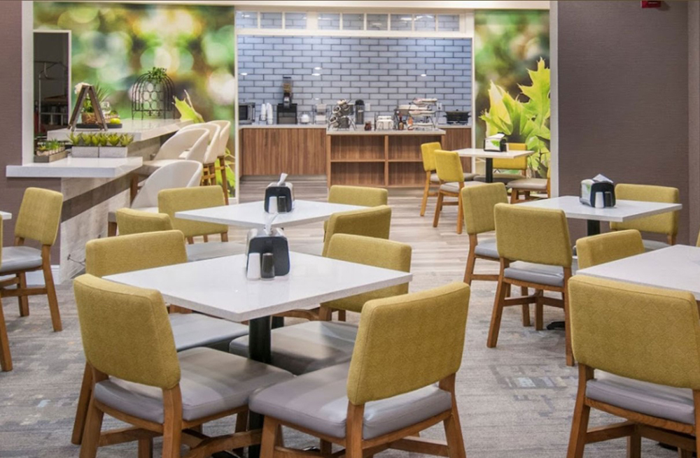 sparkling-white-quartz-table-in-hotel-dining-area
