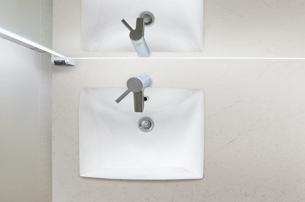 msi-white-porcelain-sink-18x13-min