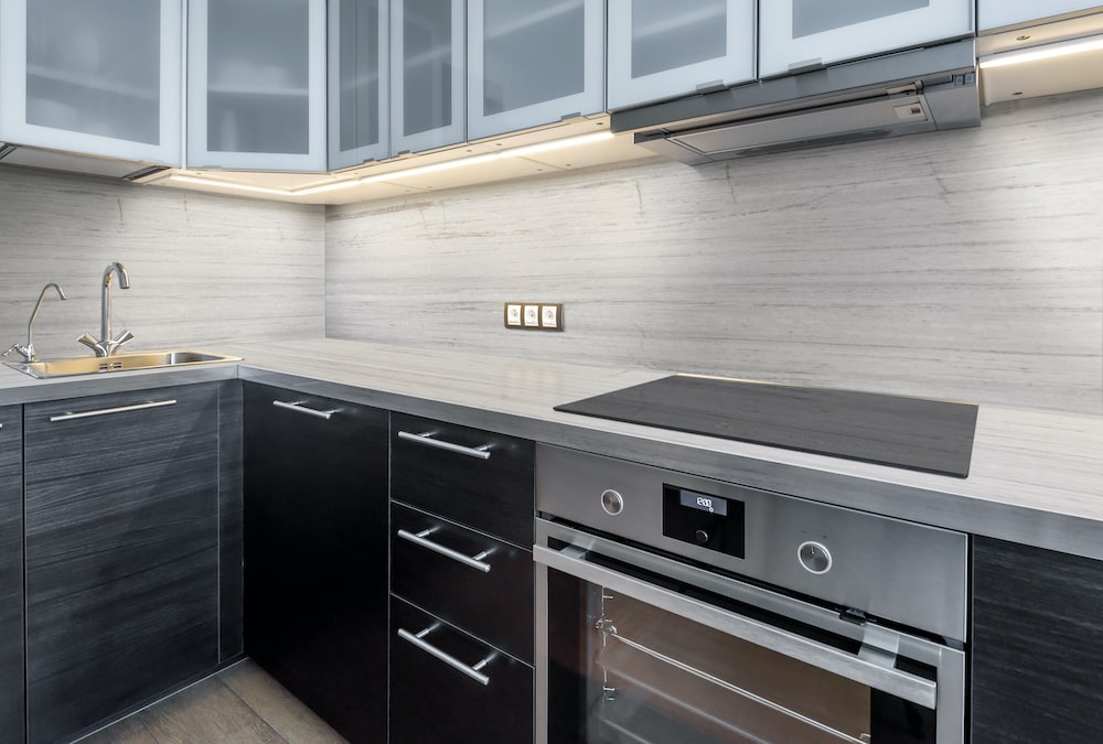 msi-fantasay-white-marble-kitchen-counter-min