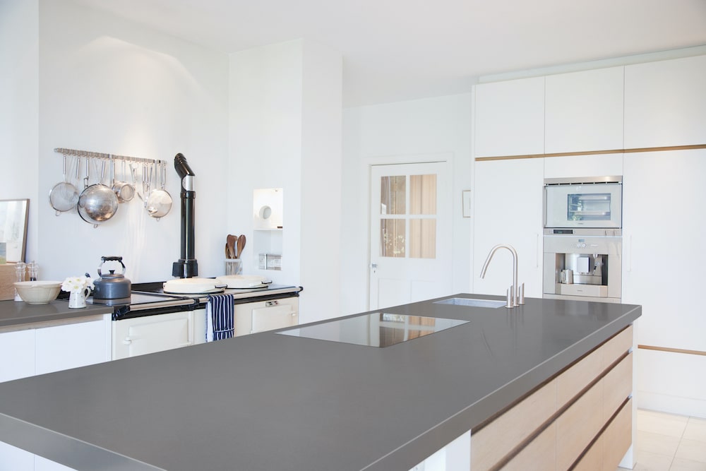 msi-mirano-gray-quartz-kitchen-min