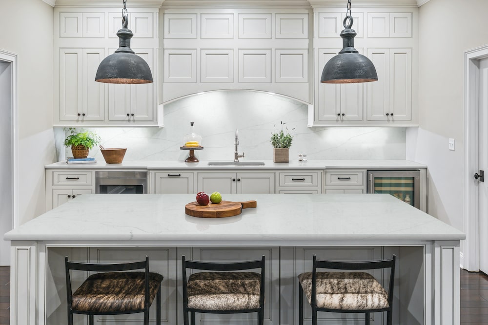 msi-calacatta-clara-quartz-kitchen-min