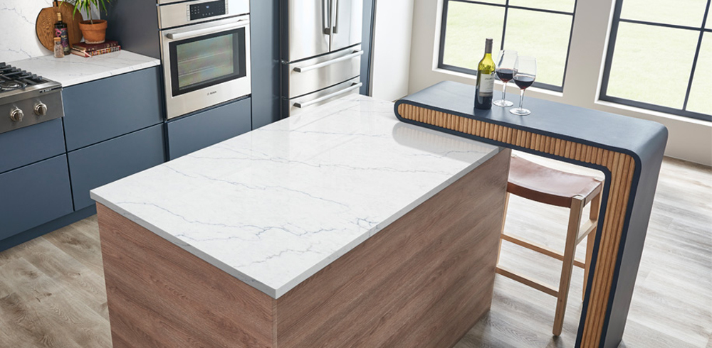 calacatta-miraggio-cielo-quartz-contrasting-kitchen