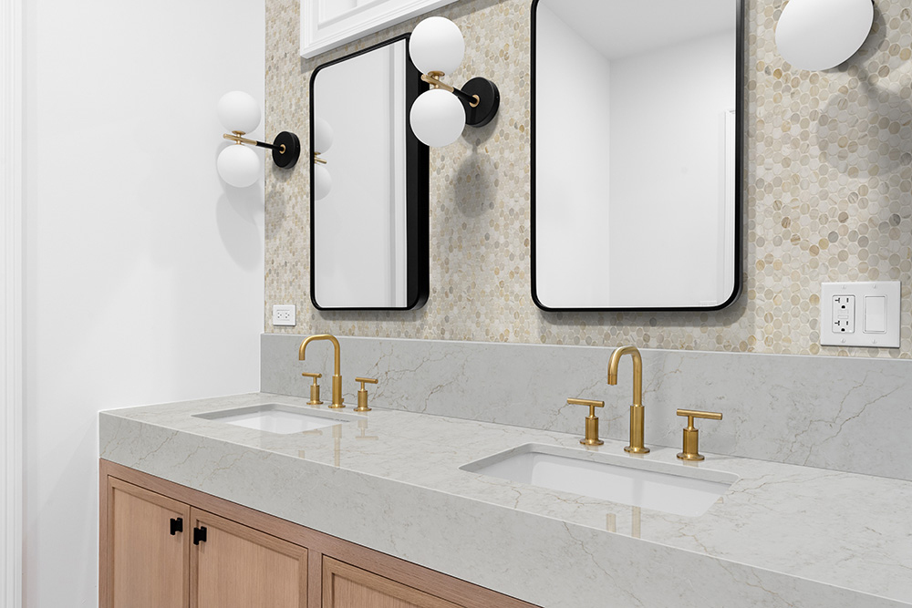 calacatta-miraggio-cove-quartz-in-bathroom