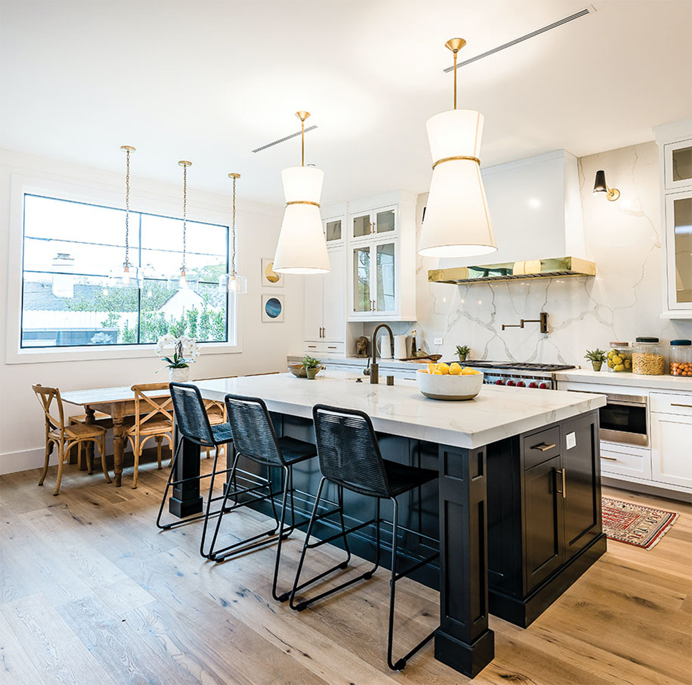 calacatta-verona-quartz-contrasting-kitchen