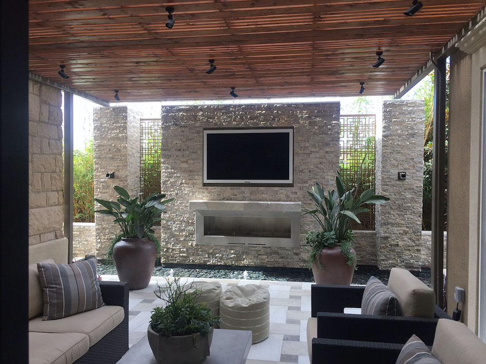 msi-silver-travertine-stacked-stone-in-outdoor-fireplace-patio