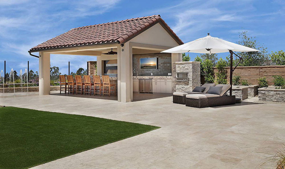 msi-silver-travertine-stacked-stone-in-outdoor-patio