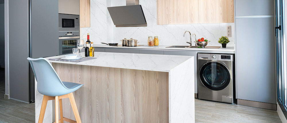 msi-calacatta-miraggio-cielo-quartz-in-kitchen-countertop