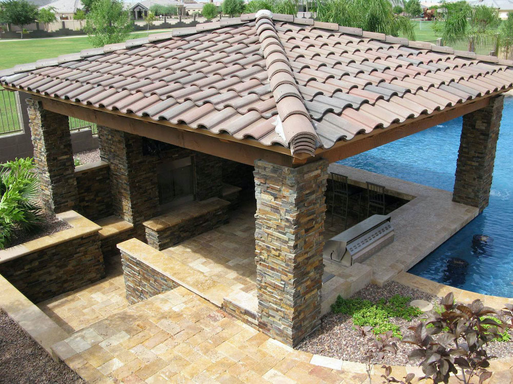 msi-california-gold-stacked-stone-in-outdoor-patio