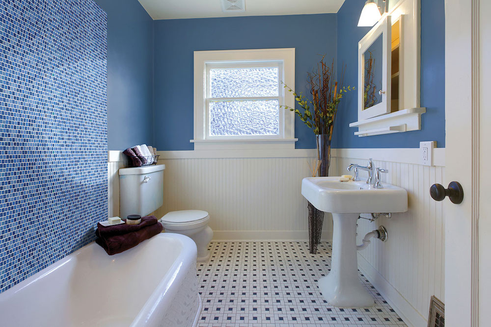 msi-hawaiin-sky-glass-tile-in-bathroom-surround-