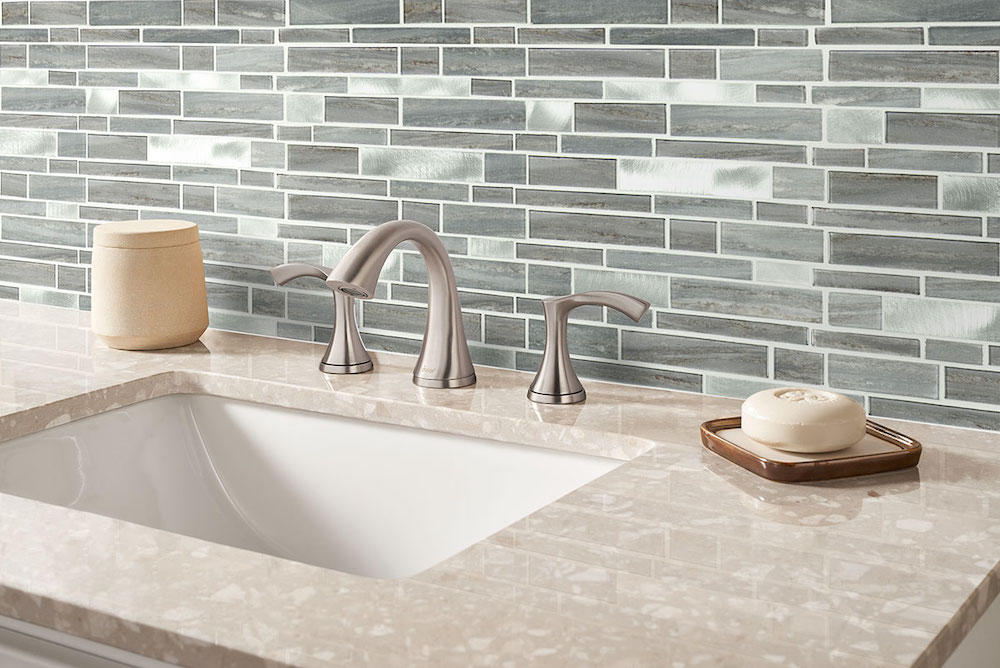 msi-bimini-interlocking-mosaic-tile-in-bathroom-backsplask