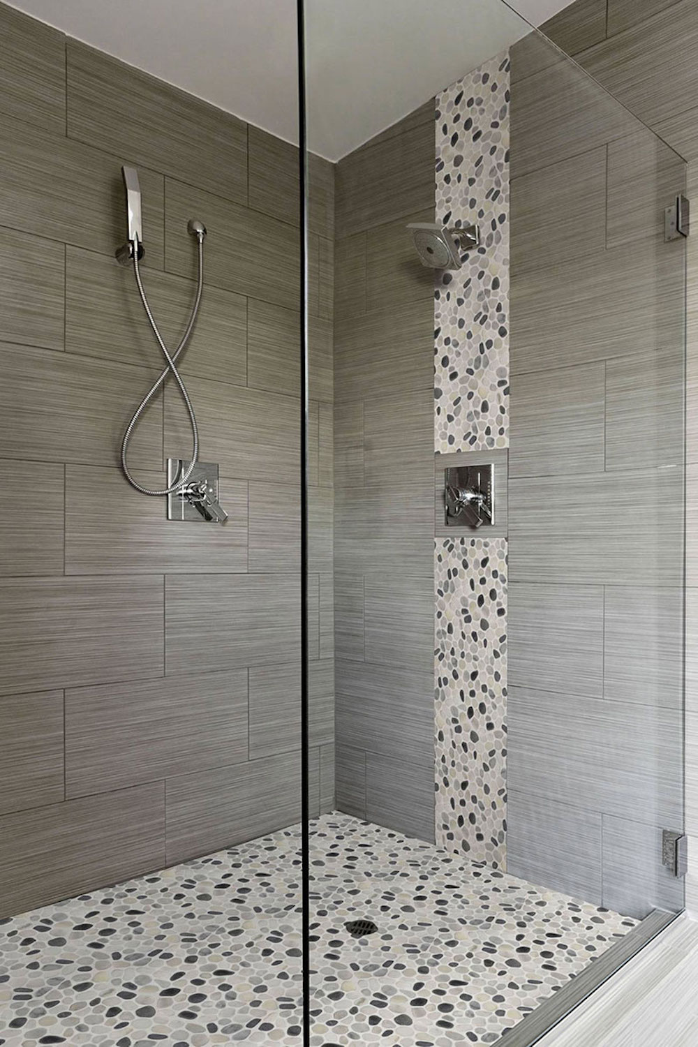 msi-black-and-white-pebbled-tumbled-pattern-mosaic-in-shower-wall