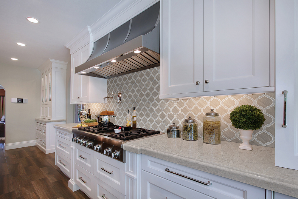 msi-white-quarry-savona-honed-tile-in-kitchen-backsplash