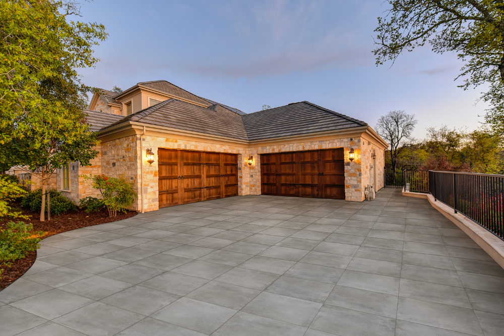 nolitan-smoke-arterra-paver-driveway
