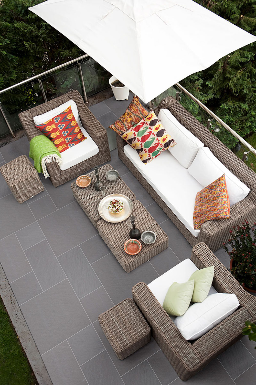 msi-bluestone-arterra-pavers-in-outdoor-patio
