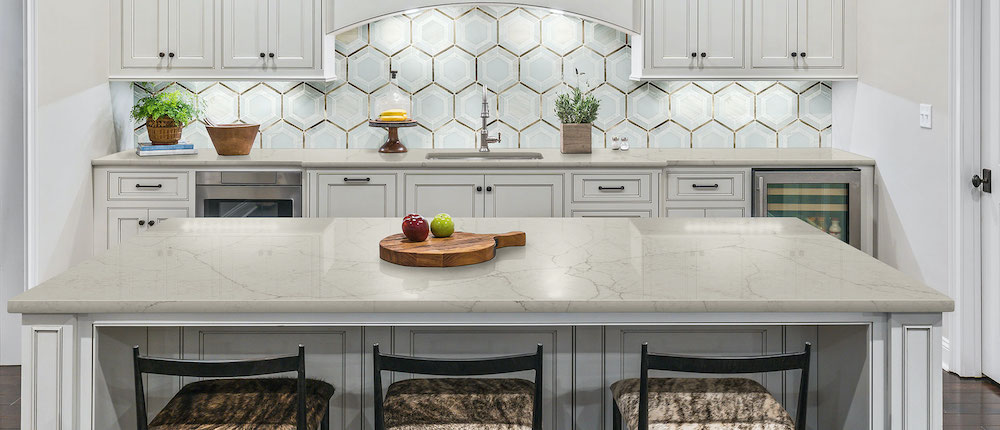 msi-calacatta-valentin-quartz-in-kitchen-countertop