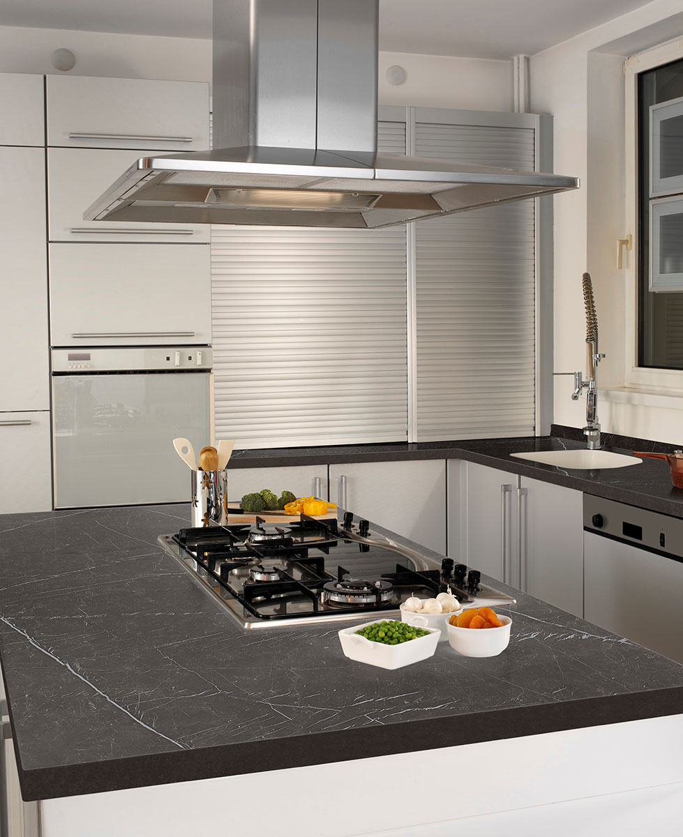 msi-marquina-noir-silk-matt-porcelain-in-kitchen-countertop