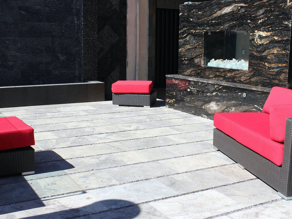 msi-silvertravertine-pavers-in-outdoor-patio