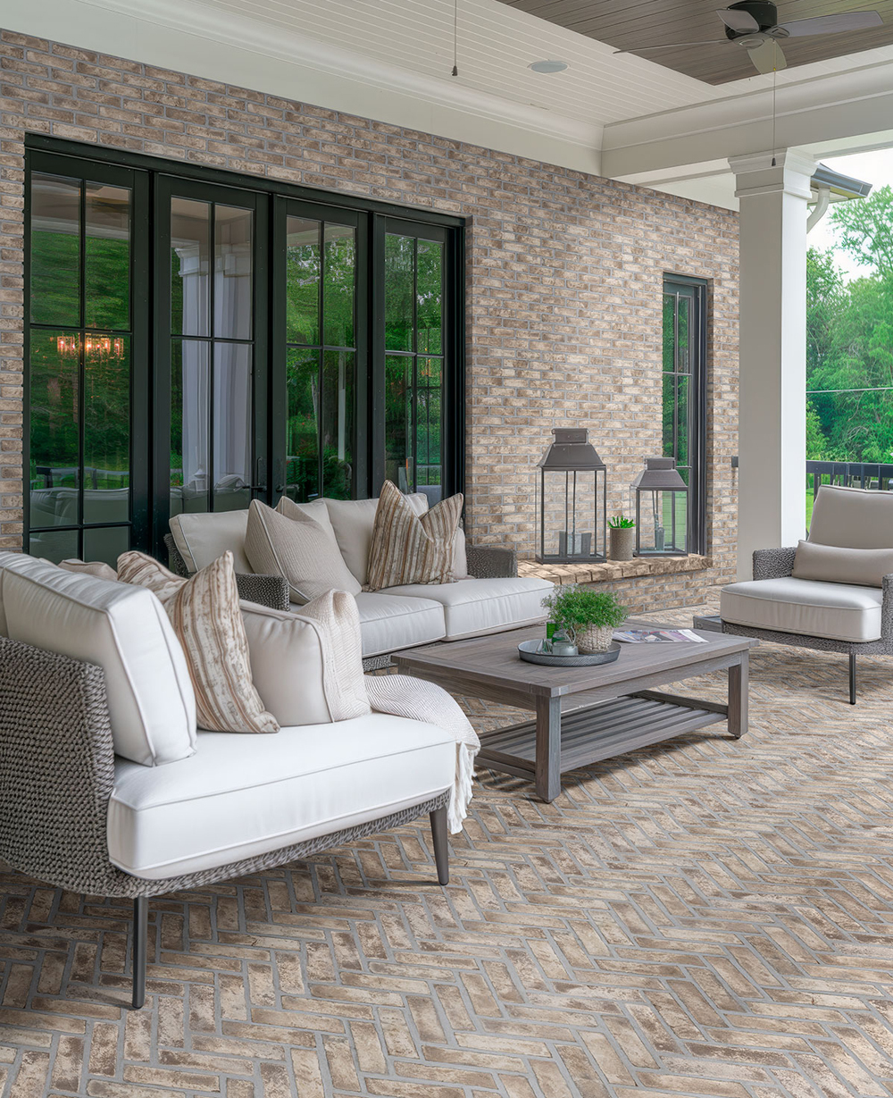 brickstaks-doverton-gray-on-patio-floor-and-wall
