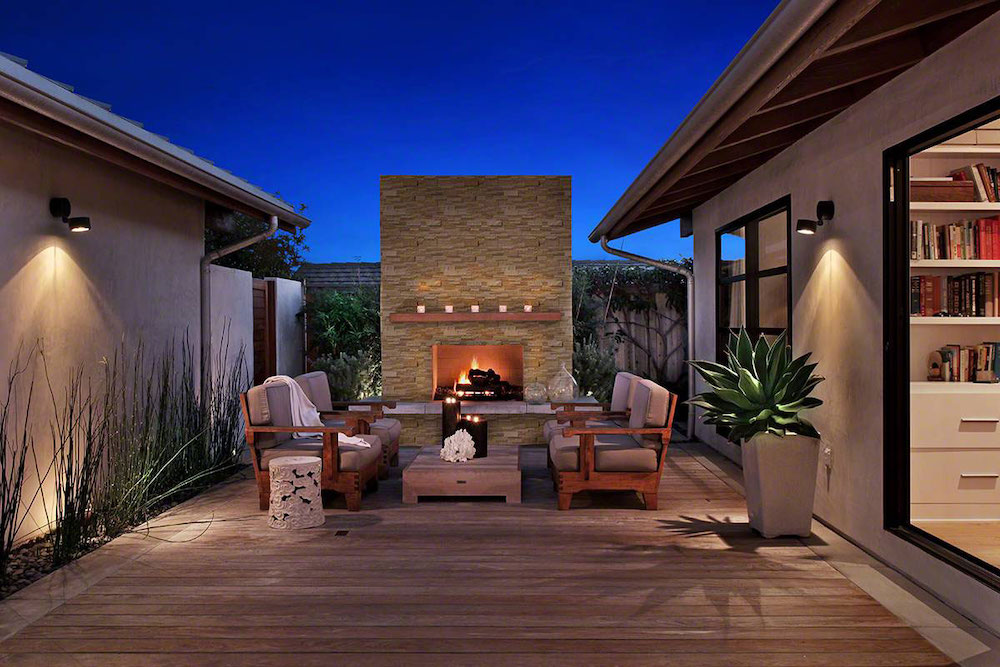 msi-casa-blend-3d-honed-stacked-stone-in-outdoor-fireplace