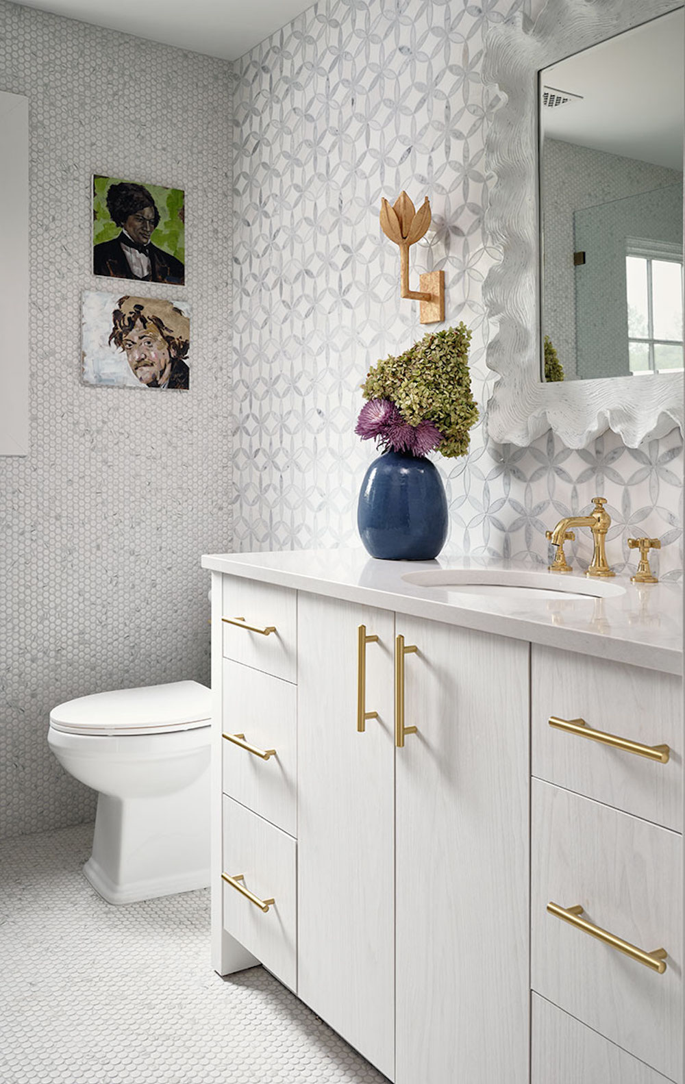 msi-la-fluer-marble-mosaic-tile-in-bathroom-backsplash