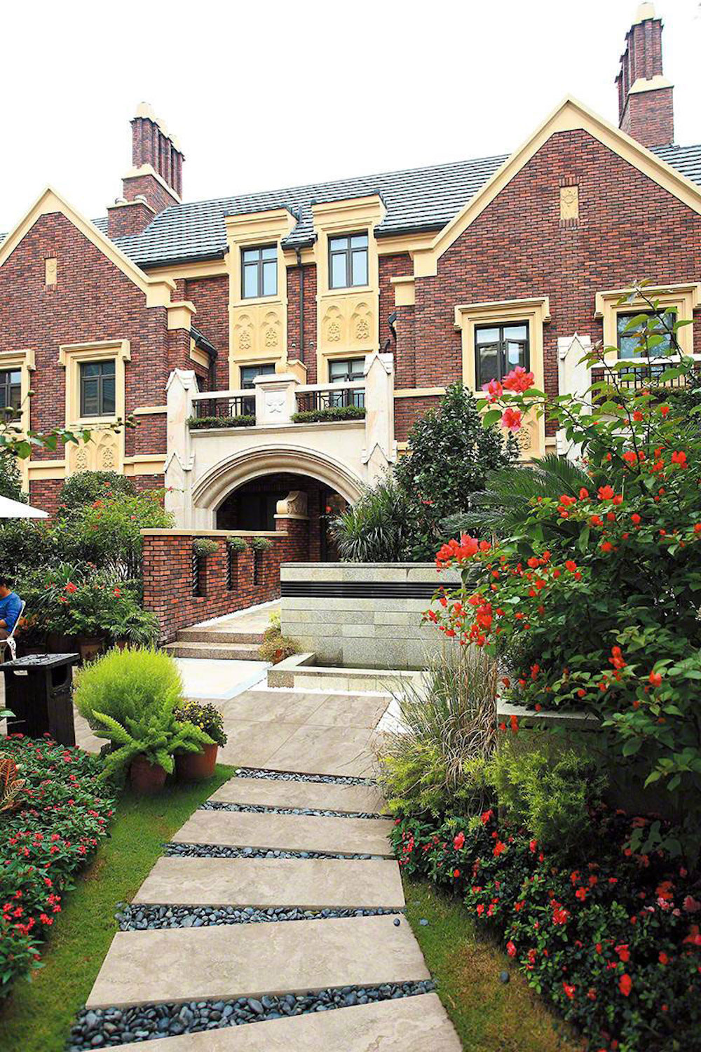 msi-tierra-ivory-pavers-in-outdoor-walkway