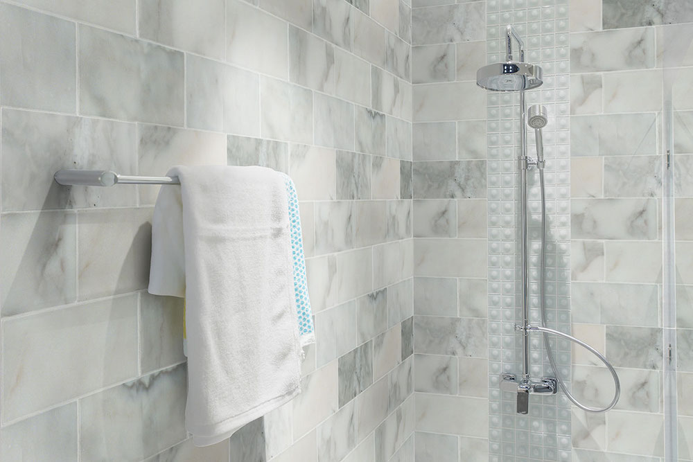 msi-calacatta-gold-marble-in-a-shower