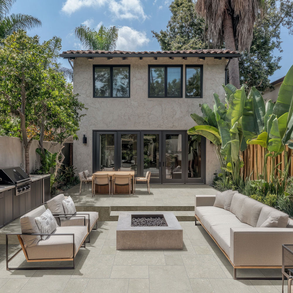 msi-seagrass-hardscape-paver-in-outdoor-kitchen