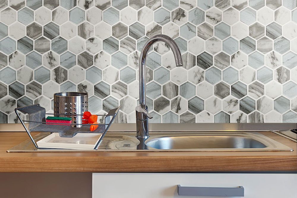 msi-esperanza-hexagon-glass-tile-in-kitchen-backsplash