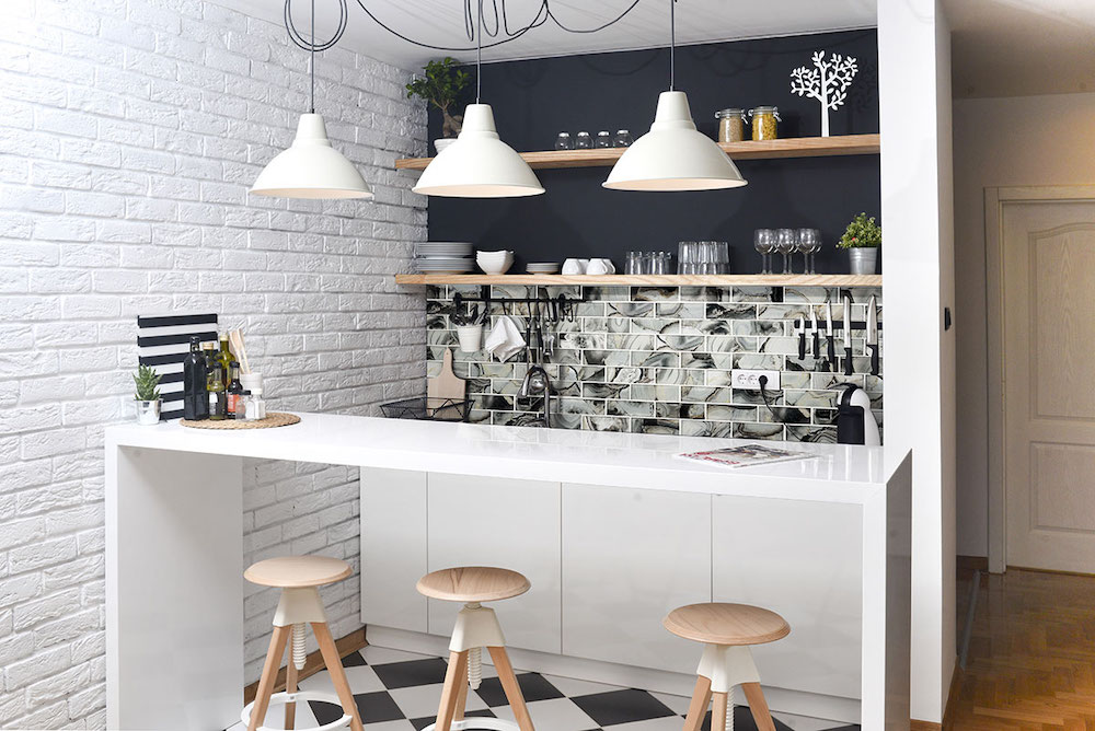 msi-midnight-agate-glass-tile-in-bar-backsplash