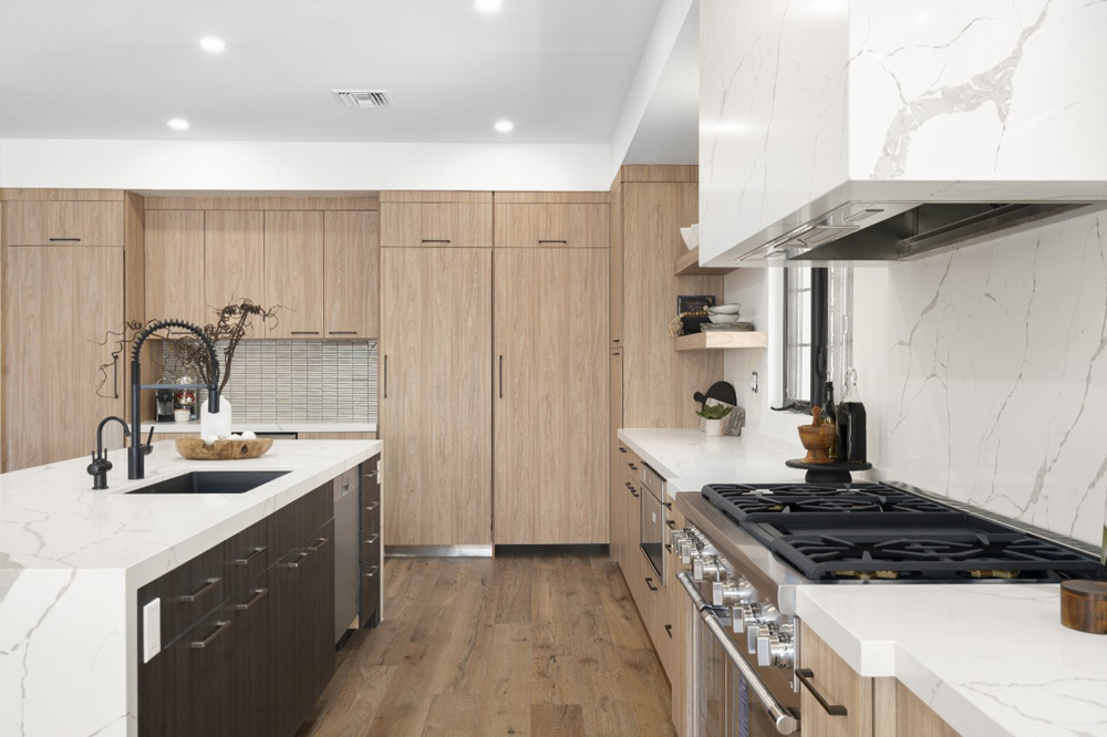 calacatt-laza-quartz-kitchen-in-rental