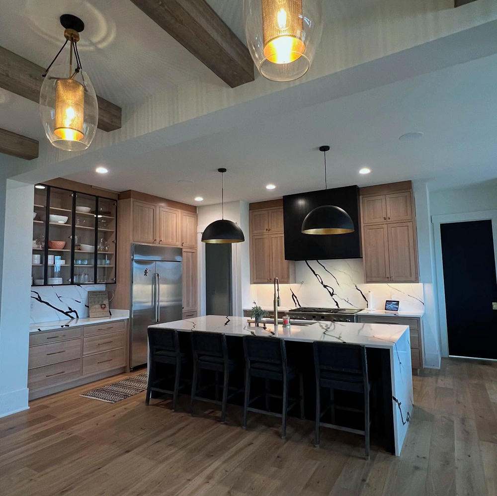 calacatta-lumanyx-quartz-on-ig