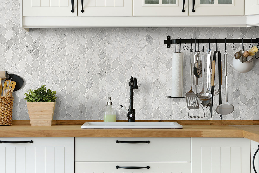 carrara-white-blanco-pattern-tile-on-kitchen-backsplash