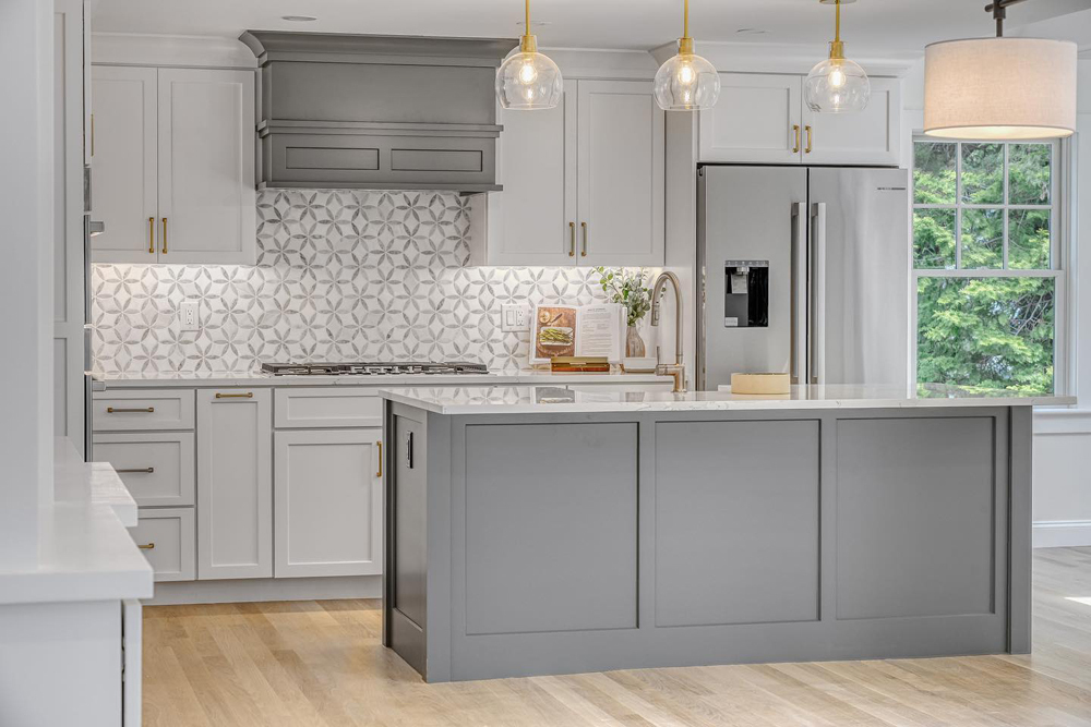 la-fleur-marble-tile-backsplash-on-ig