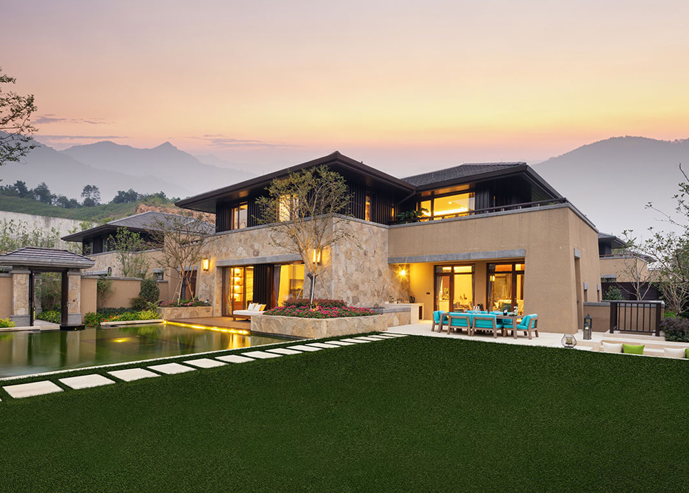 evergrass-summer-gold-96-backyard-entertaining-area