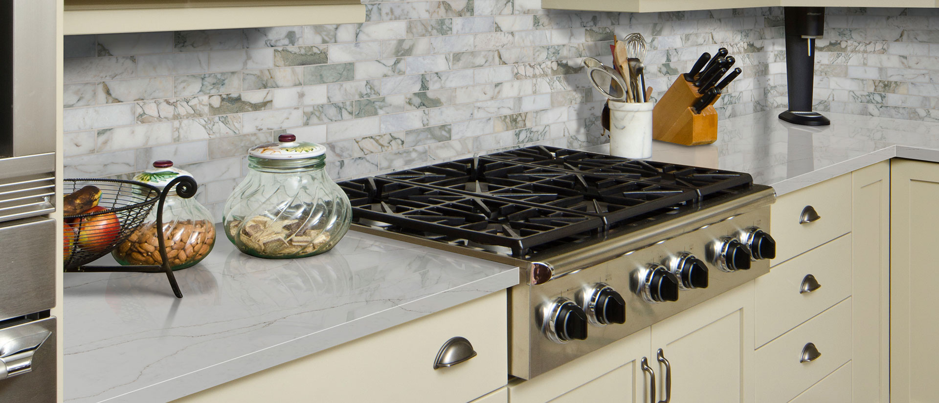 msi-calacatta-prado-quartz-kitchen-countertop-with-marble-tile-backsplash